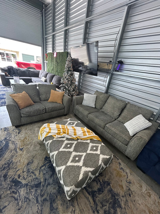 Sectional Sofa/ Couch (We Deliver)